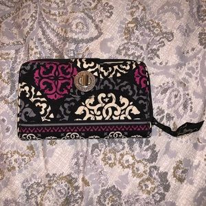 Vera Bradley Turnlock Wallet *Canterberry Magenta*
